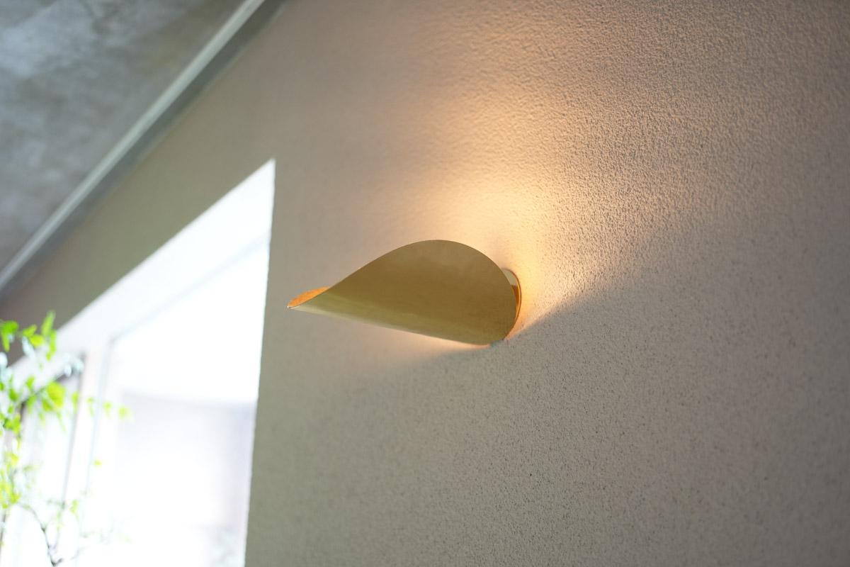 横浜市金沢区能見台の賃貸物件/窓側の照明も良いアクセント