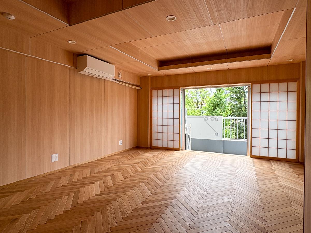 新宿区弁天町の賃貸物件/LDK　壁と天井も調和のとれたかたち