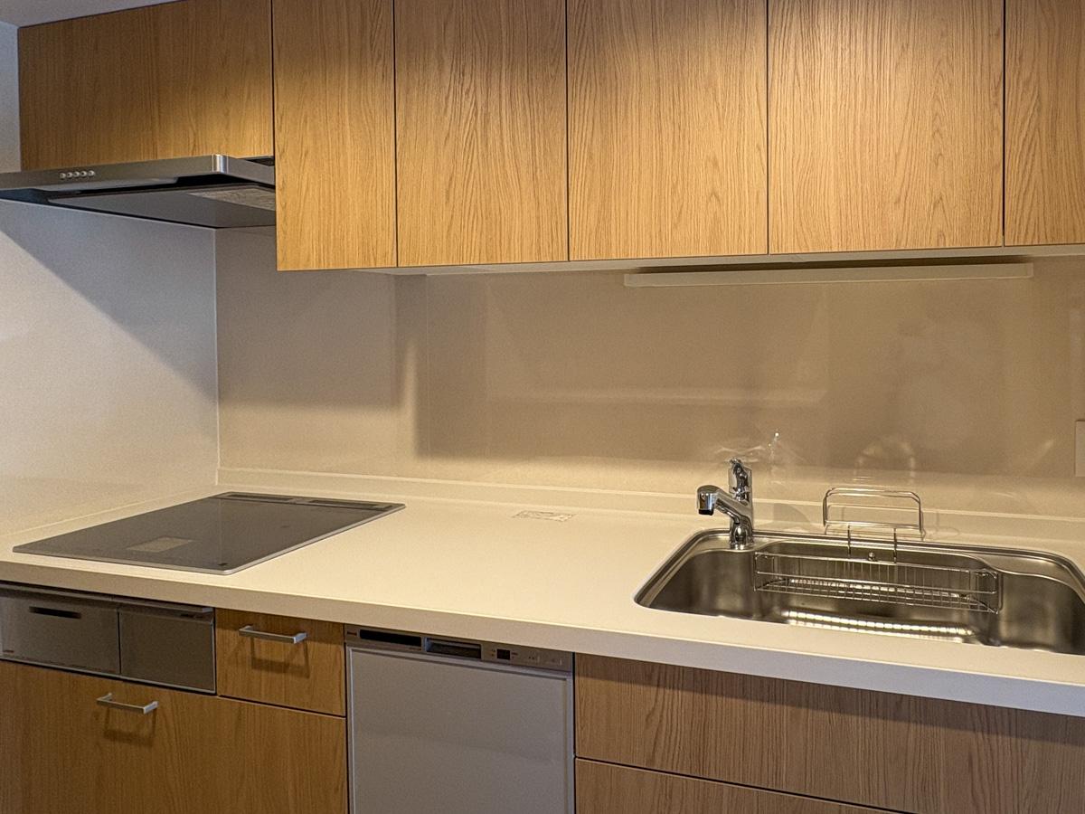 新宿区弁天町の賃貸物件/キッチン　IHコンロは3口