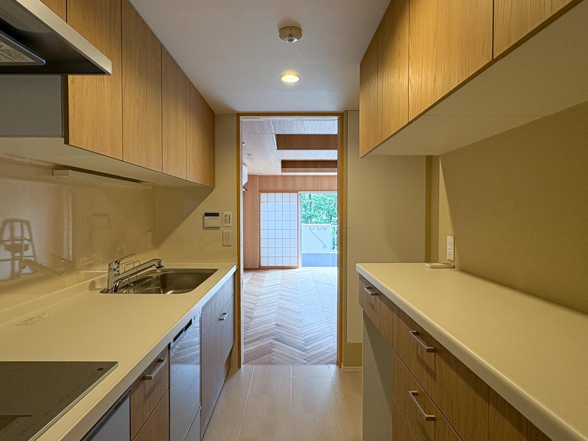 新宿区弁天町の賃貸物件/キッチン　作業台と家電置き場のスペースは大きめ