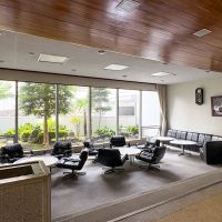 新宿区弁天町の賃貸物件/ロビー　レトロで味わい深い豊かさ