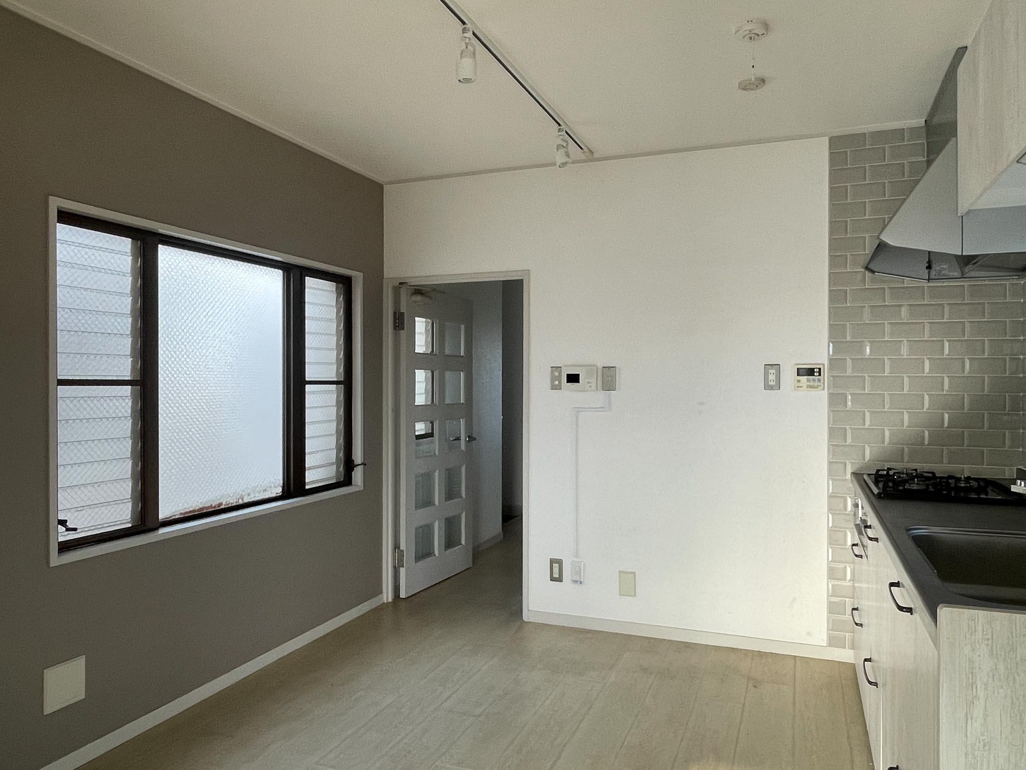 杉並区西荻南の賃貸物件/キッチンスペースにも窓があって明るい