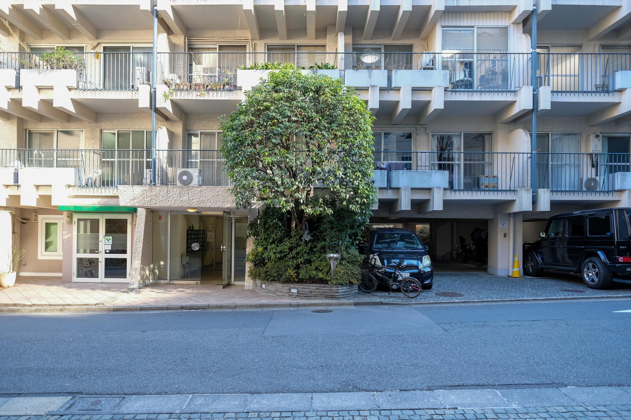 渋谷区神宮前の賃貸物件/清潔に保たれたエントランス。丁寧な管理が伺えます