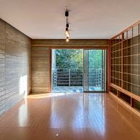 杉並区成田西の賃貸物件/2階：リビング。外に視線が抜ける心地よい空間