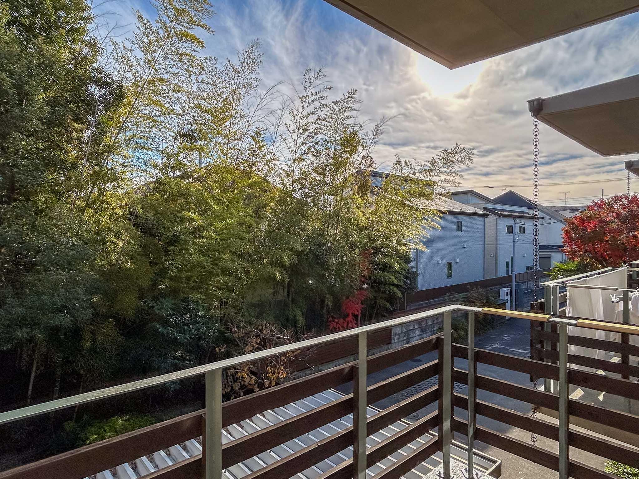 杉並区成田西の賃貸物件/2階：ベランダからの景色。奥まったところにあるため、人目があまり気になりません