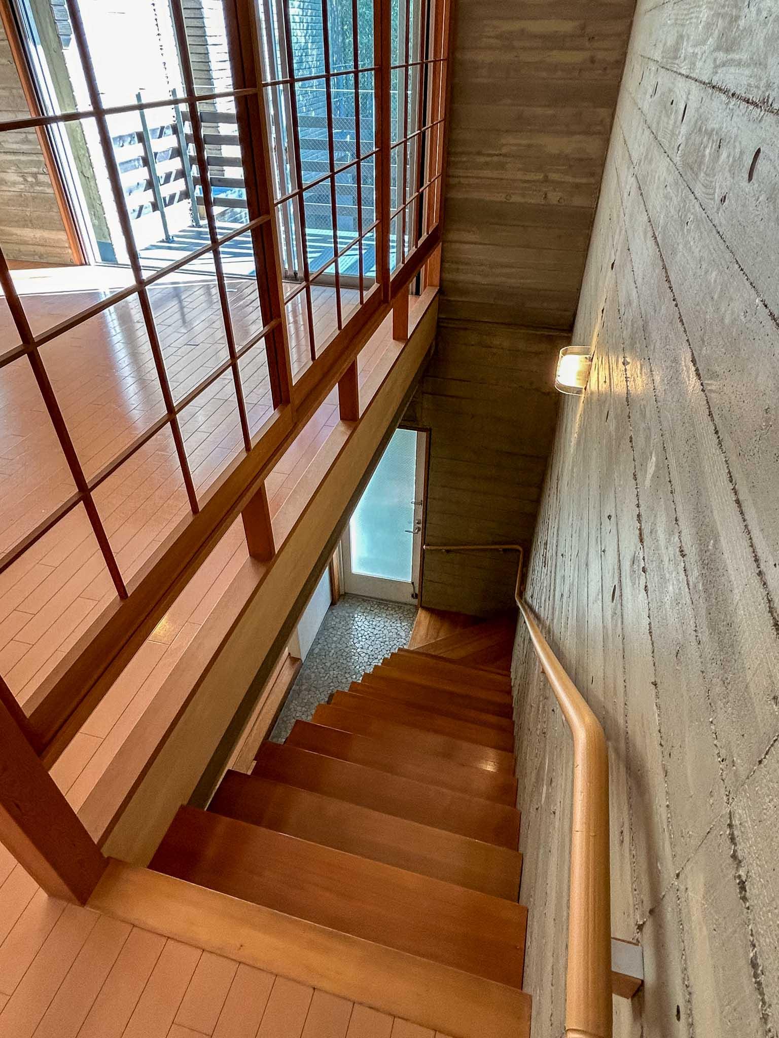 杉並区成田西の賃貸物件/階段