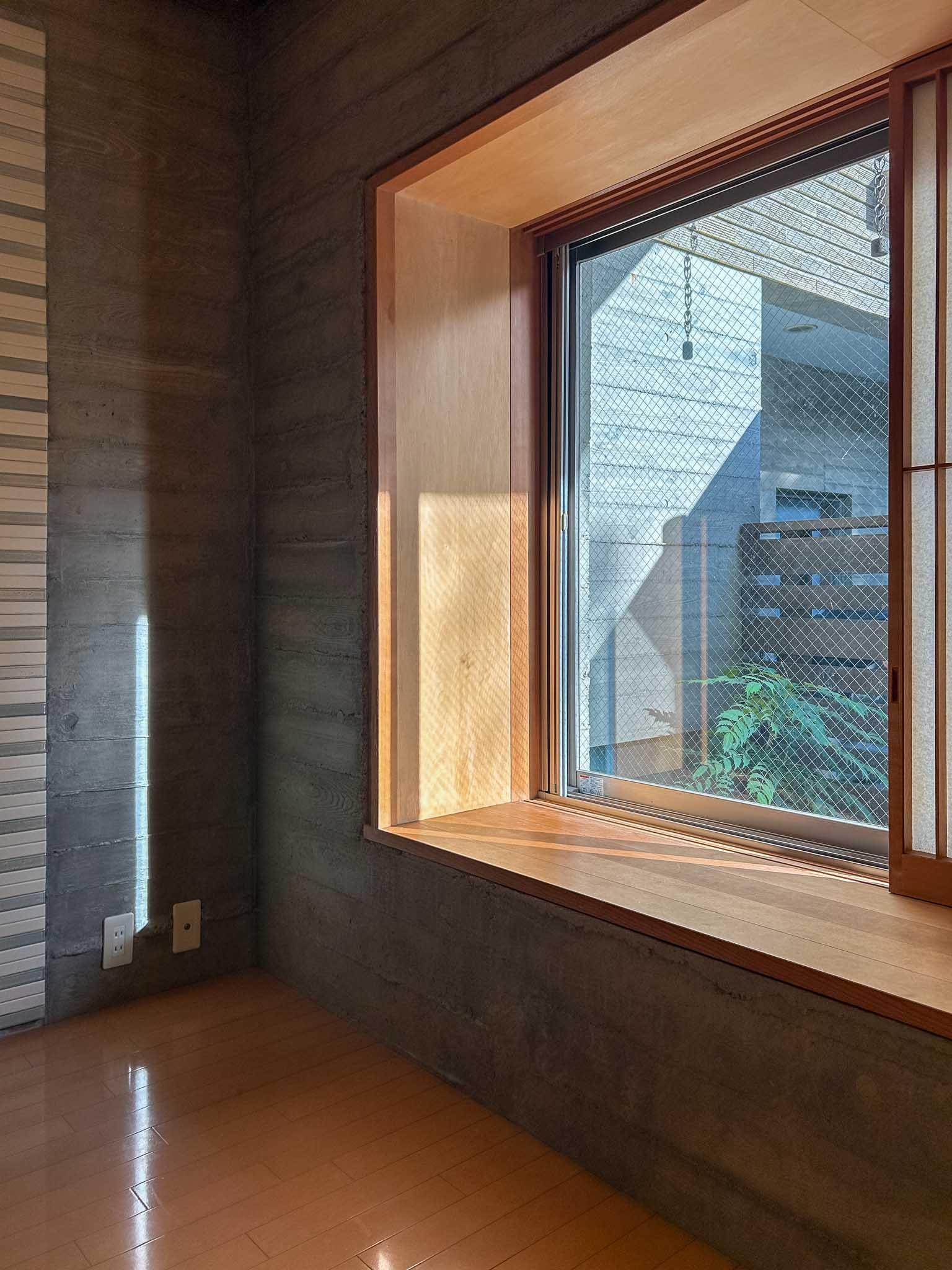 杉並区成田西の賃貸物件/1階：腰かけたくなる窓辺