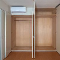 杉並区成田西の賃貸物件/1階：左がクローゼット、右が収納