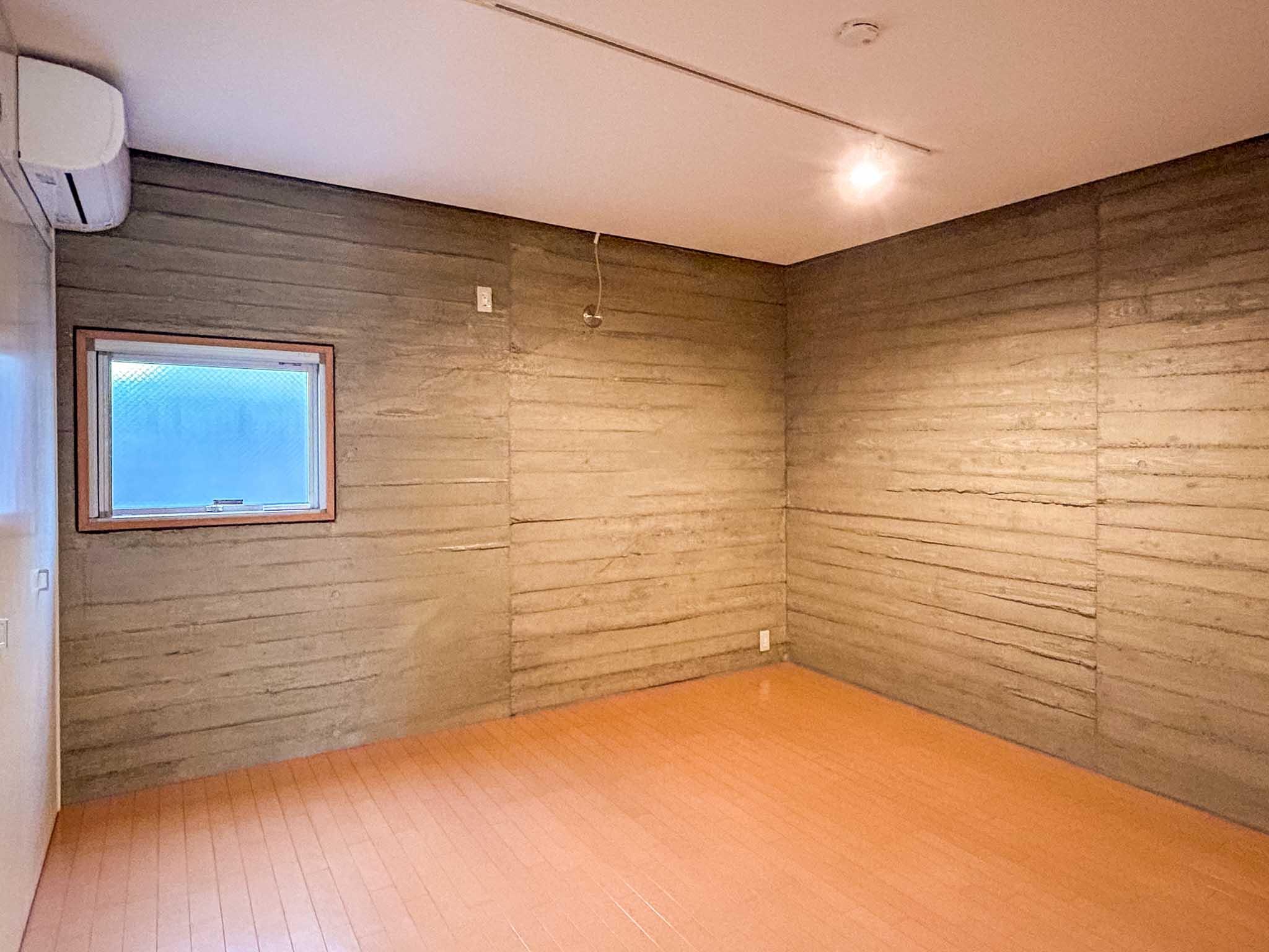 杉並区成田西の賃貸物件/1階：北側の洋室。窓がひとつしかないため、昼間でも照明は必須です