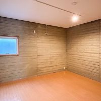 杉並区成田西の賃貸物件/1階：北側の洋室。窓がひとつしかないため、昼間でも照明は必須です