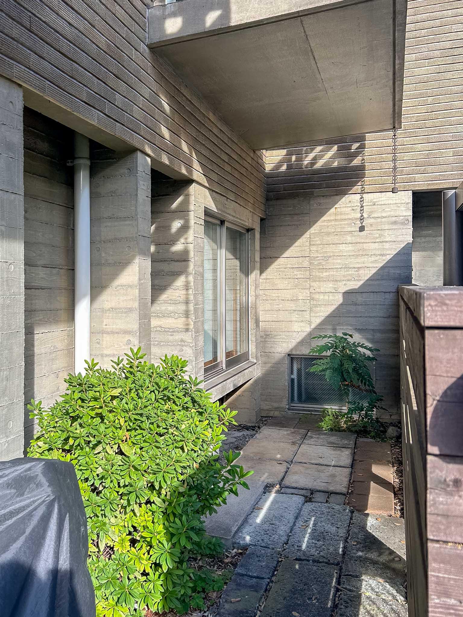 杉並区成田西の賃貸物件/少し奥まったところに玄関があります