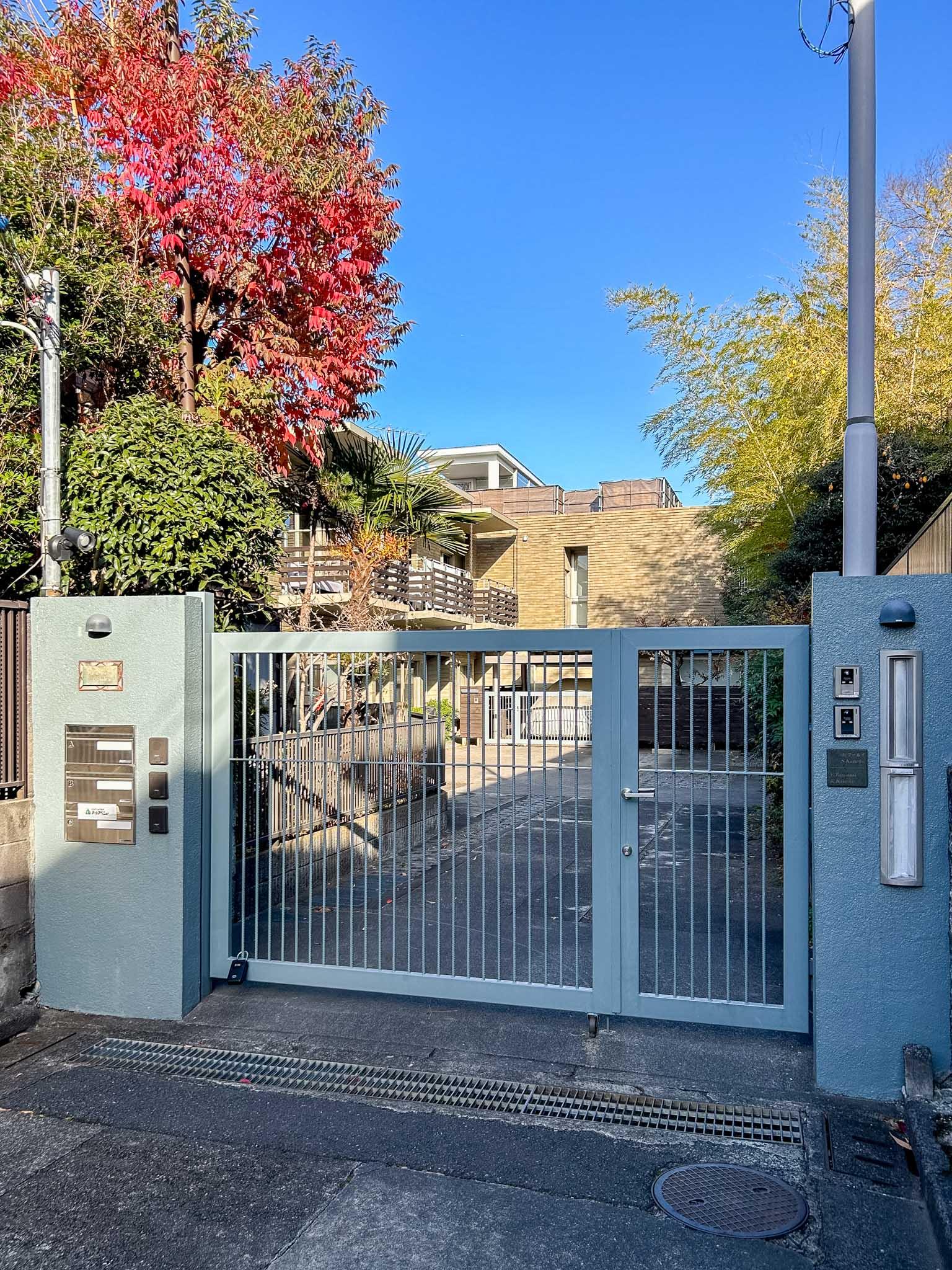 杉並区成田西の賃貸物件/オートロックのエントランス