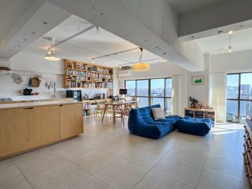 杉並区永福の売買物件/白く輝くゆったりリビング