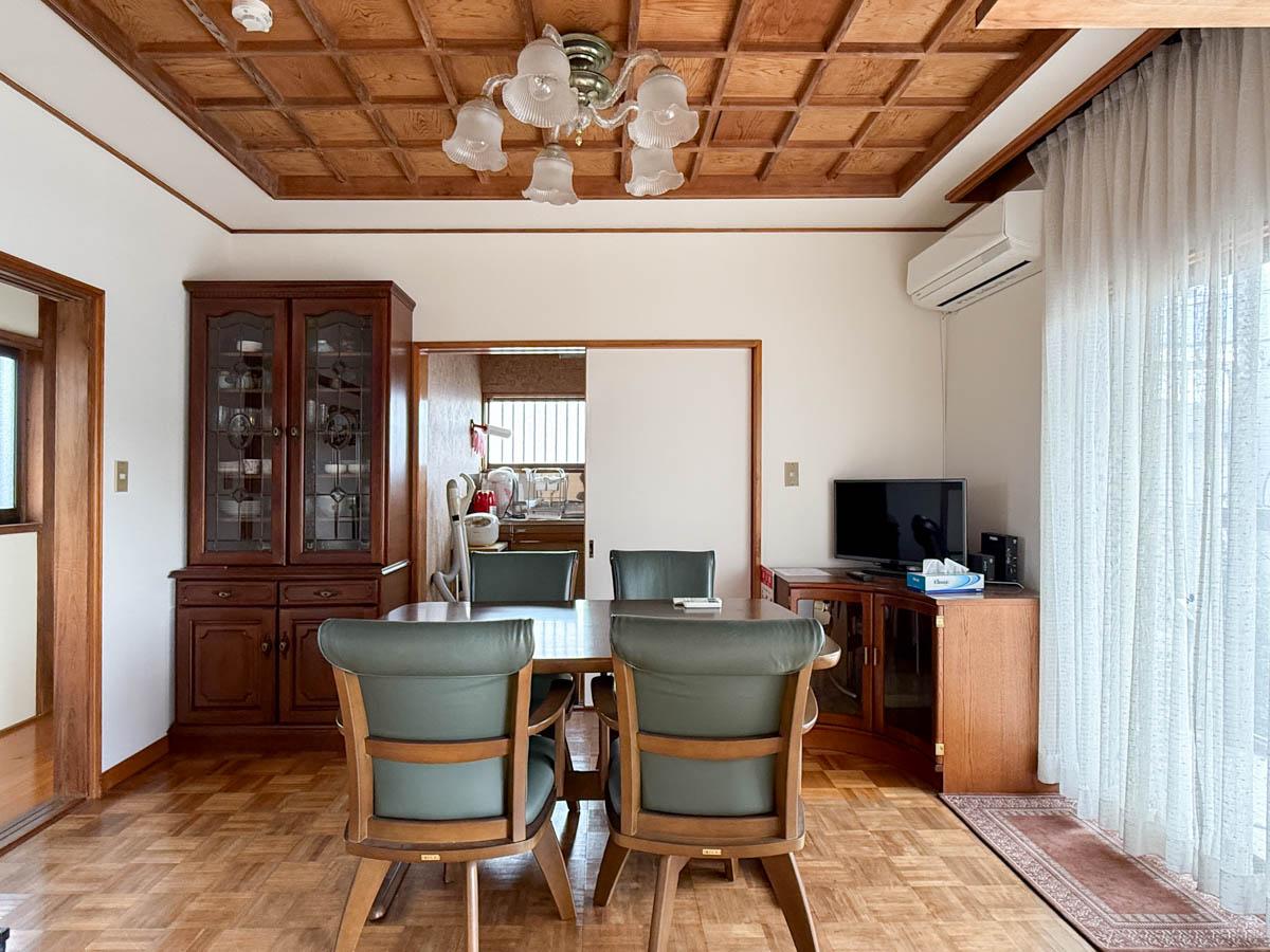 葛飾区宝町の賃貸物件/2階ダイニング。家具等は利用することも撤去することも相談できます