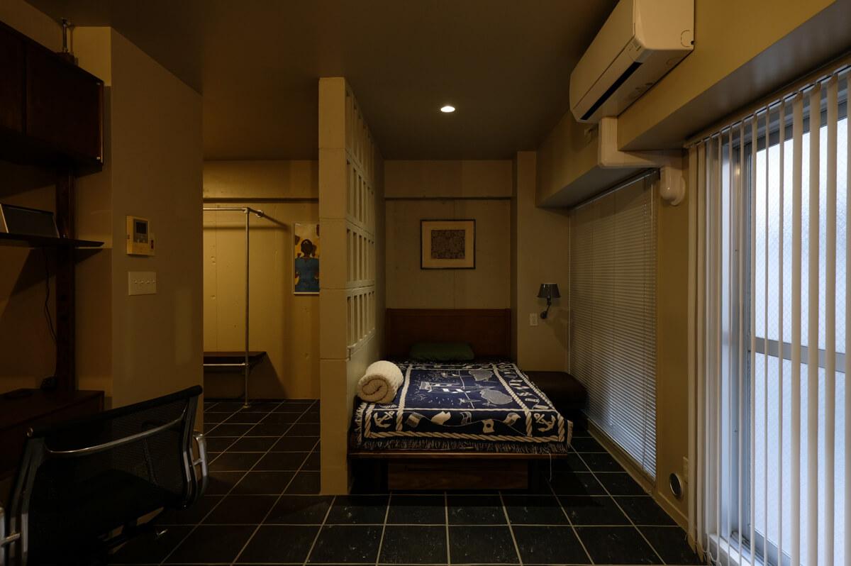 神奈川県横浜市中区本牧町の売買物件/現況写真：ラワンの折れ戸の色味がいい