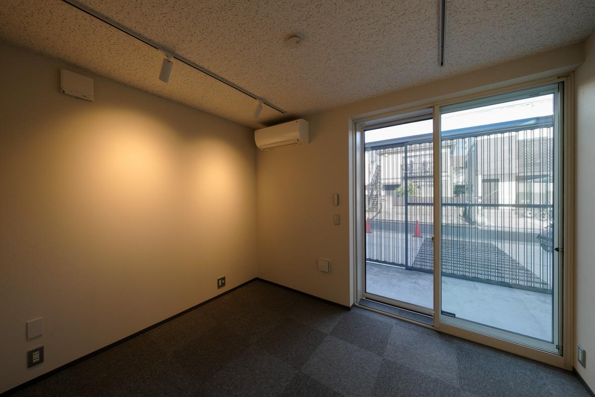 武蔵野市吉祥寺南町の賃貸物件/A号室：防音室。テラスから楽器等を直接搬入出できます