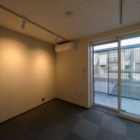 武蔵野市吉祥寺南町の賃貸物件/A号室：防音室。テラスから楽器等を直接搬入出できます