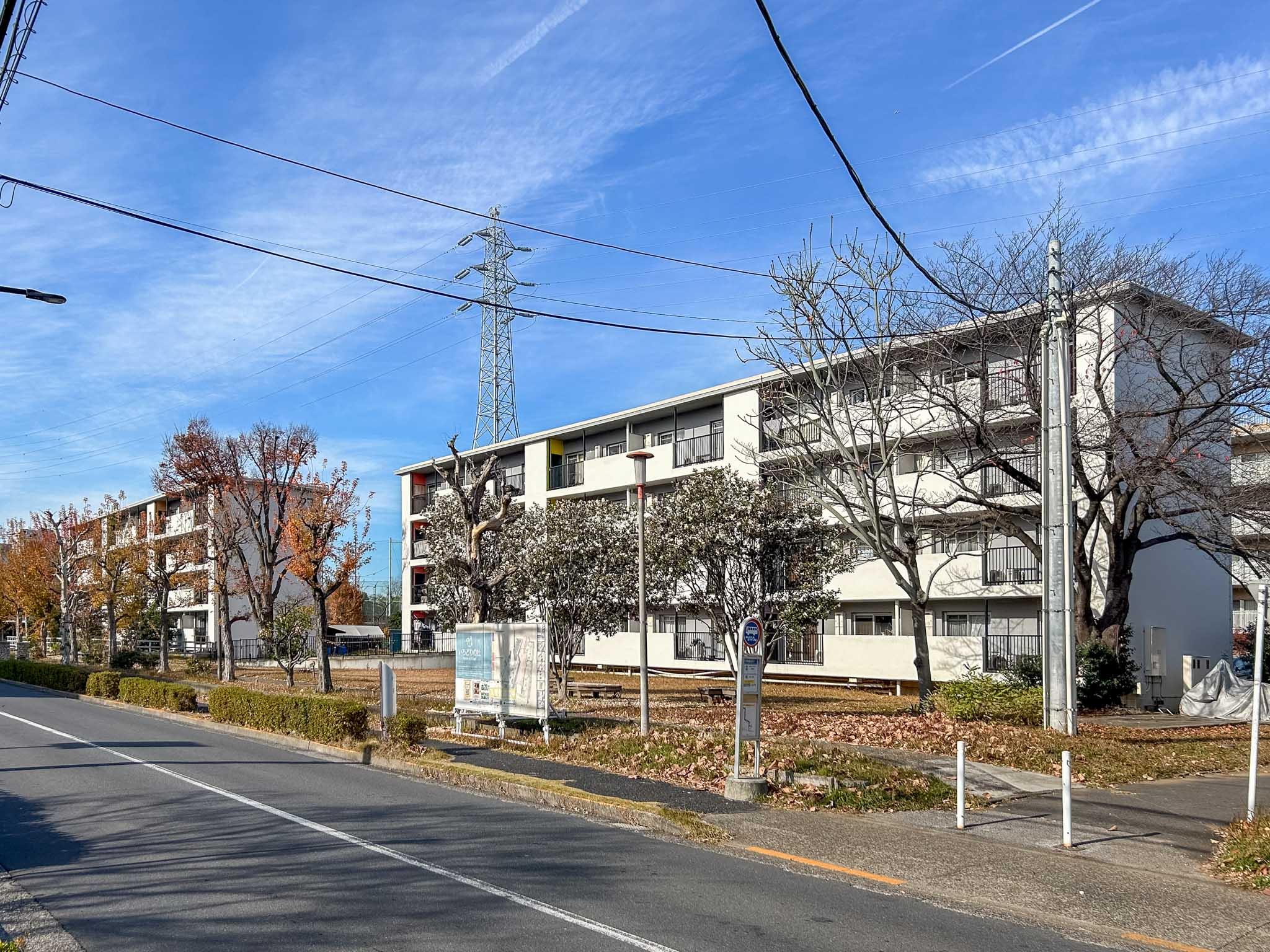 足立区東綾瀬の賃貸物件/外観。ゆとりのある敷地を使って、住人同士のイベントが定期的に開かれている