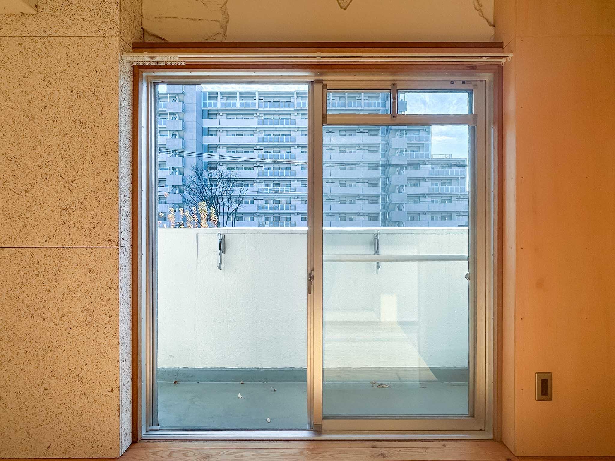 足立区東綾瀬の賃貸物件/306号室：掃き出し窓からの景色