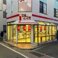 荒川区西尾久の賃貸物件/夜はこんな感じでより一層存在感を増します