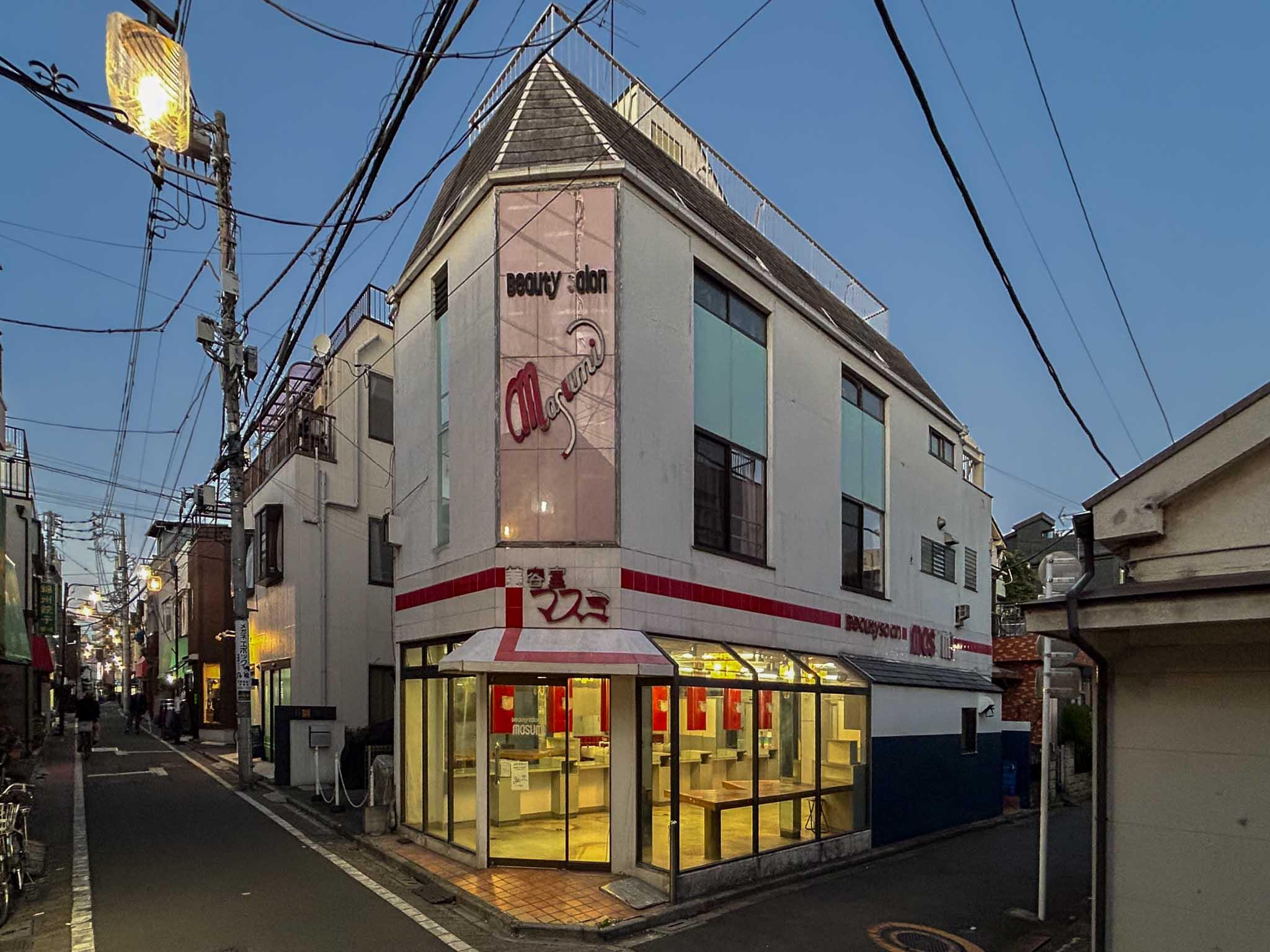 荒川区西尾久の賃貸物件/夜の商店街を照らす行燈のよう