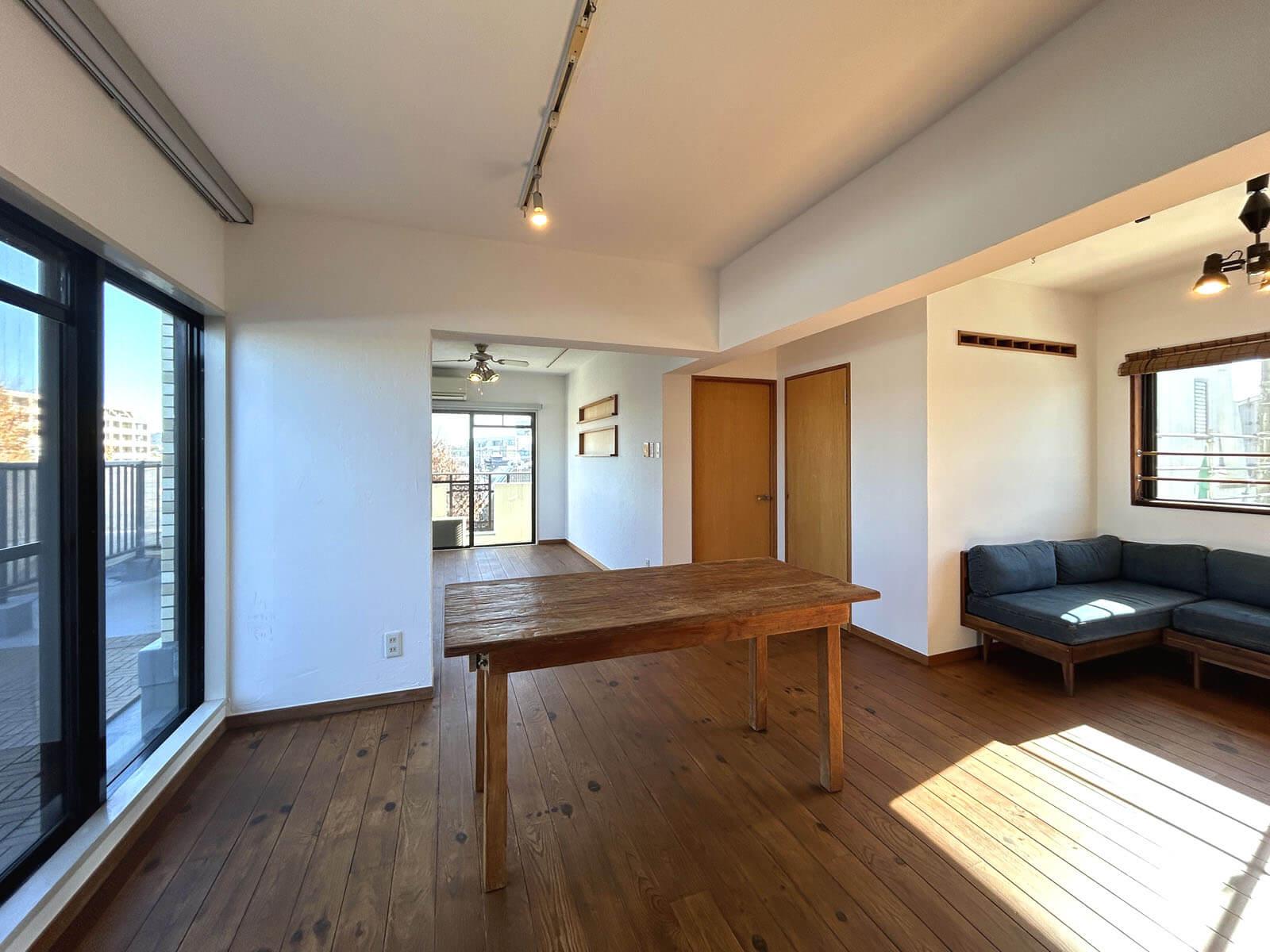 世田谷区砧の賃貸物件/バルコニーとリビングは連続して一体的に使えます