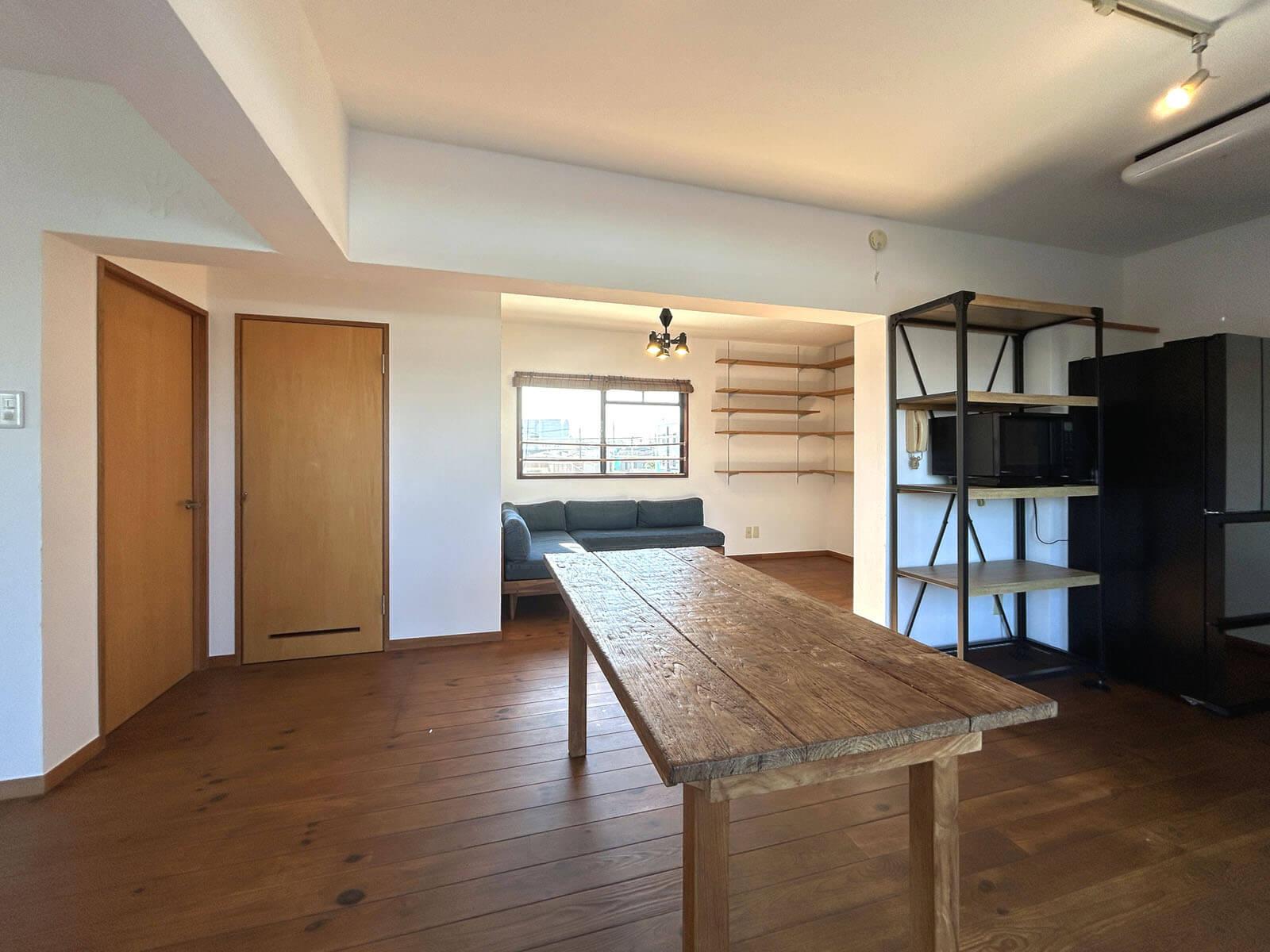 世田谷区砧の賃貸物件/左の扉は和室とウォークインクローゼット