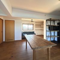 世田谷区砧の賃貸物件/左の扉は和室とウォークインクローゼット