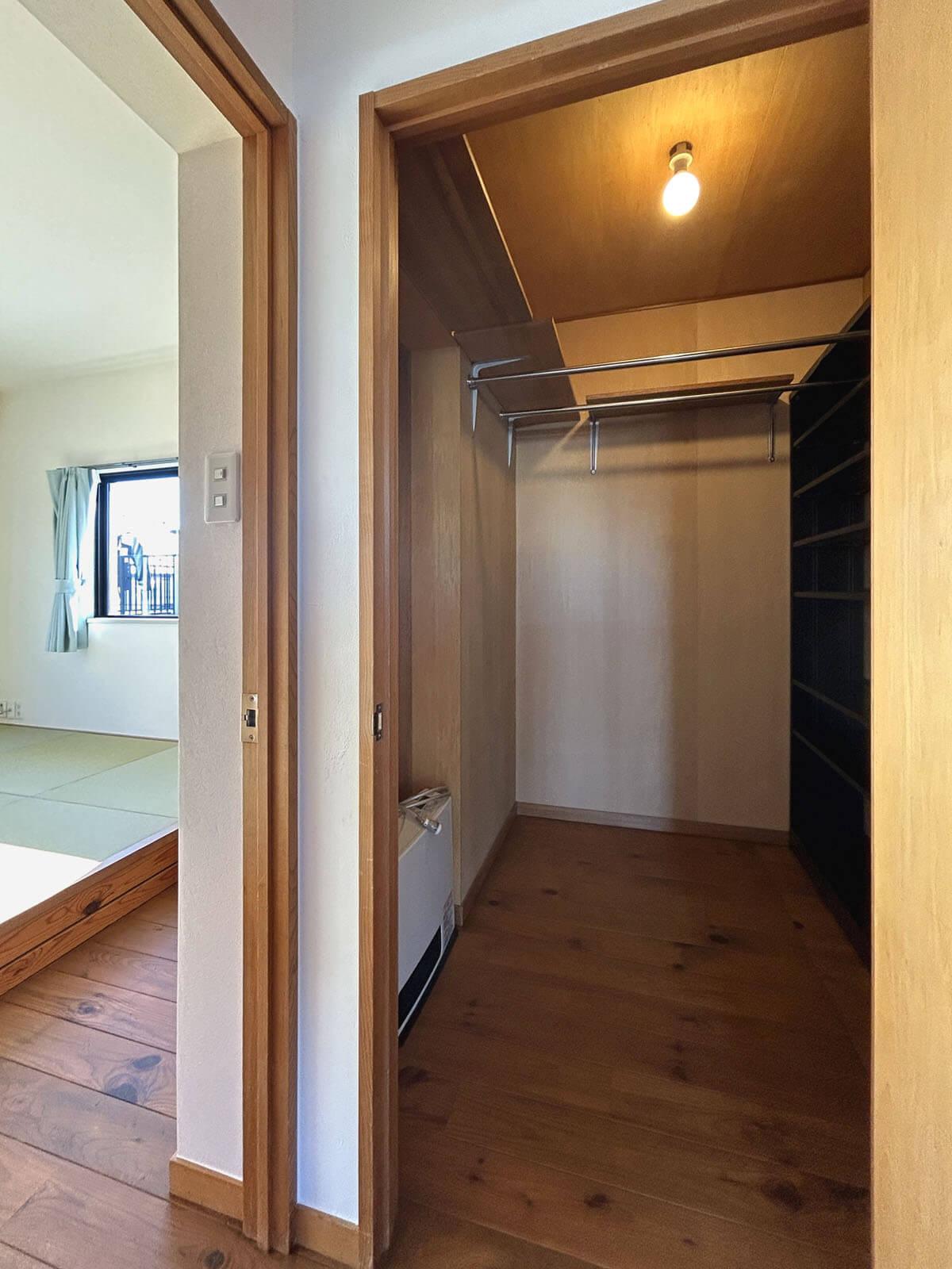 世田谷区砧の賃貸物件/クローゼットはリビングからも和室からも出入りできます