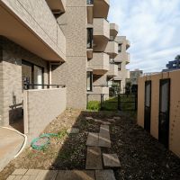 世田谷区千歳台の売買物件/隣の区画とは柵で仕切られている