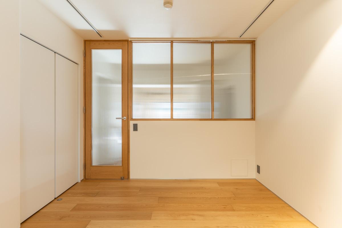 世田谷区千歳台の売買物件/玄関側の洋室