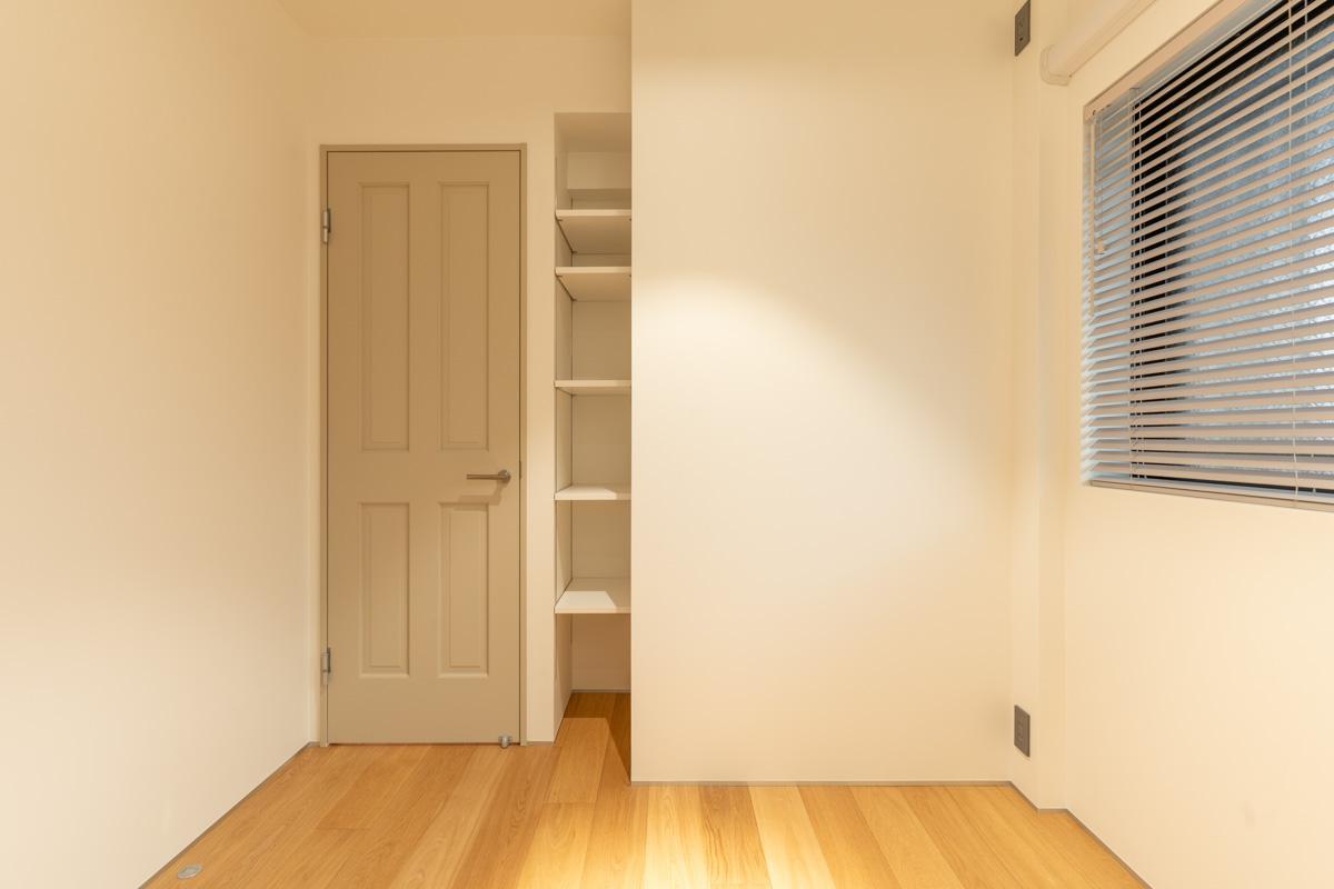 世田谷区千歳台の売買物件/東側の洋室