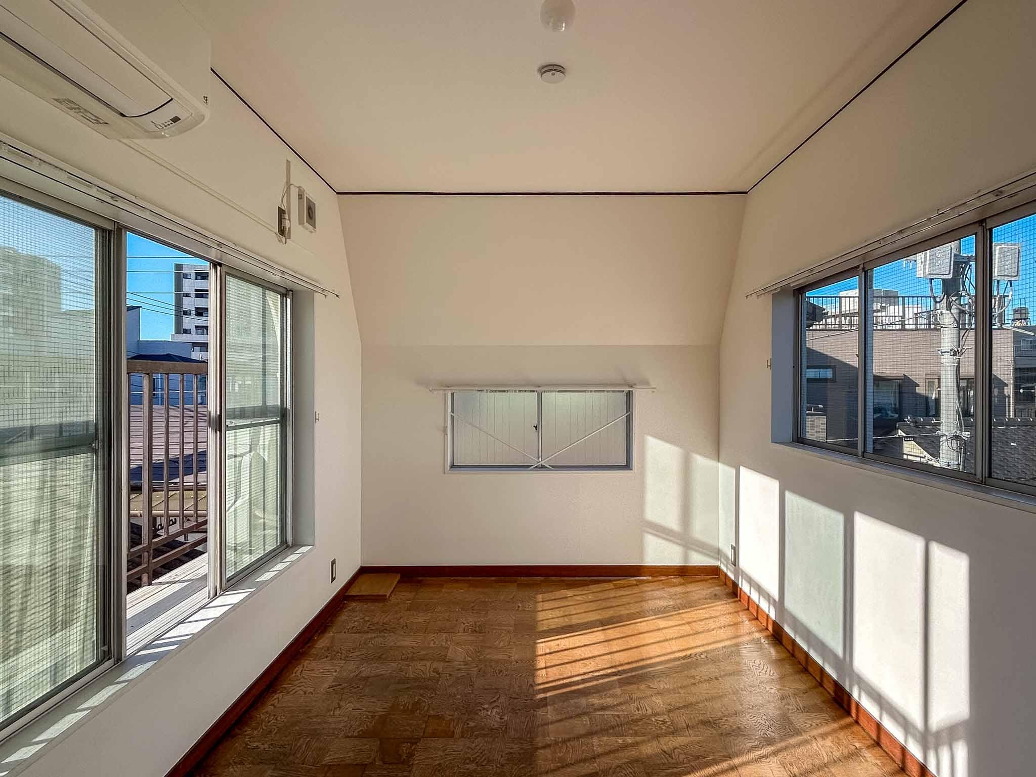 墨田区押上の賃貸物件/最上階の洋室。よく陽が入り、風が抜けます