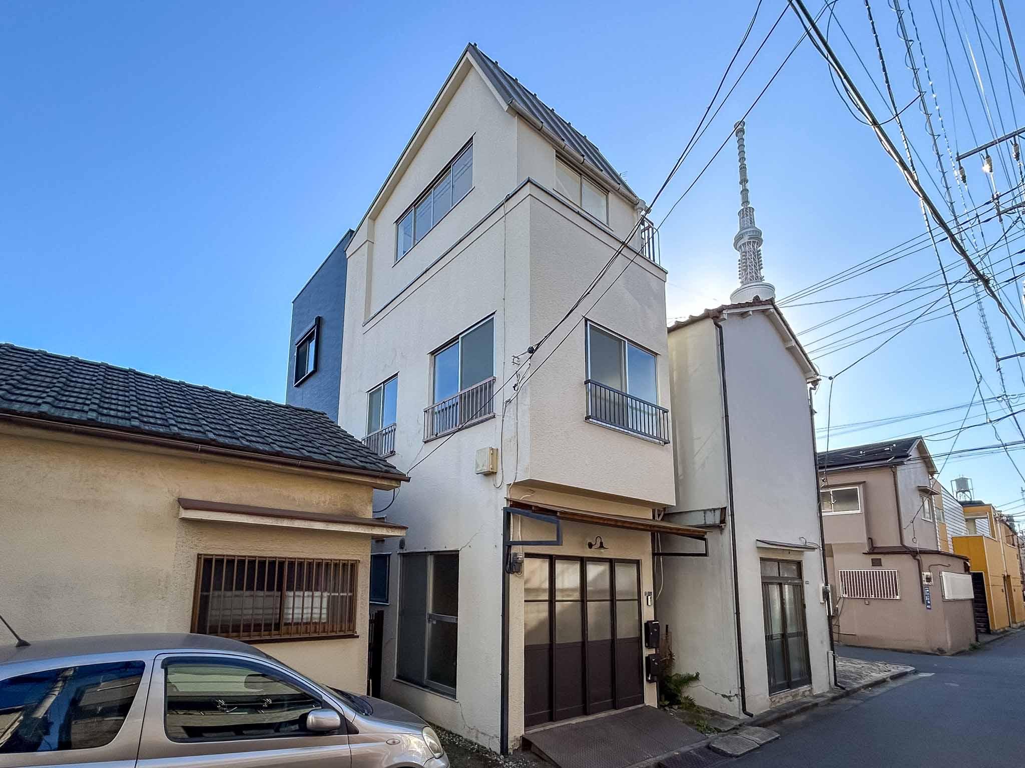 墨田区押上の賃貸物件/まるごとリノベーションされた、古い戸建て。スカイツリーが間近に見えます