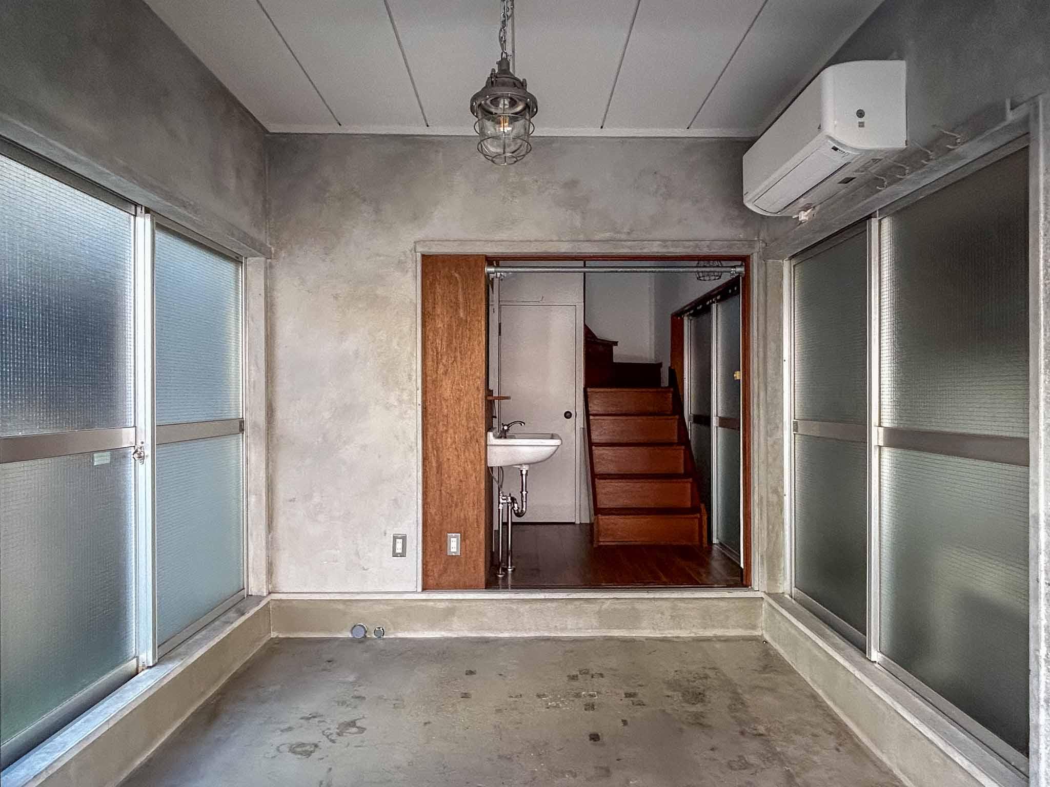 墨田区押上の賃貸物件/1階：土間の広さは4.4帖ほど。居住スペースとカーテンで区切るつくり