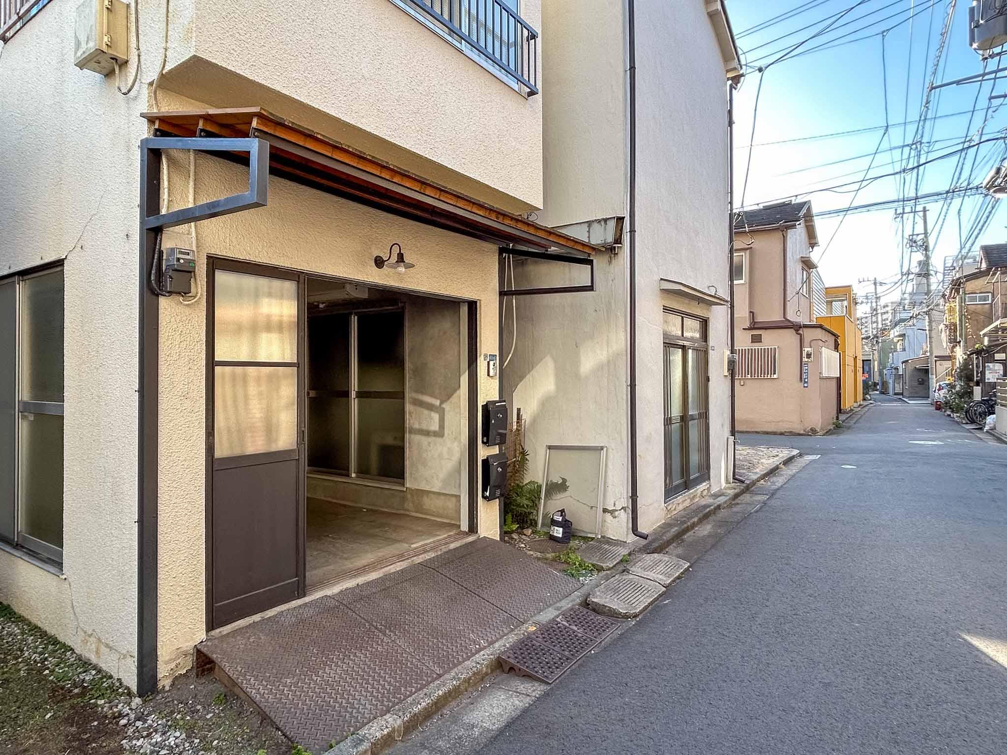 墨田区押上の賃貸物件/出入口を別角度から