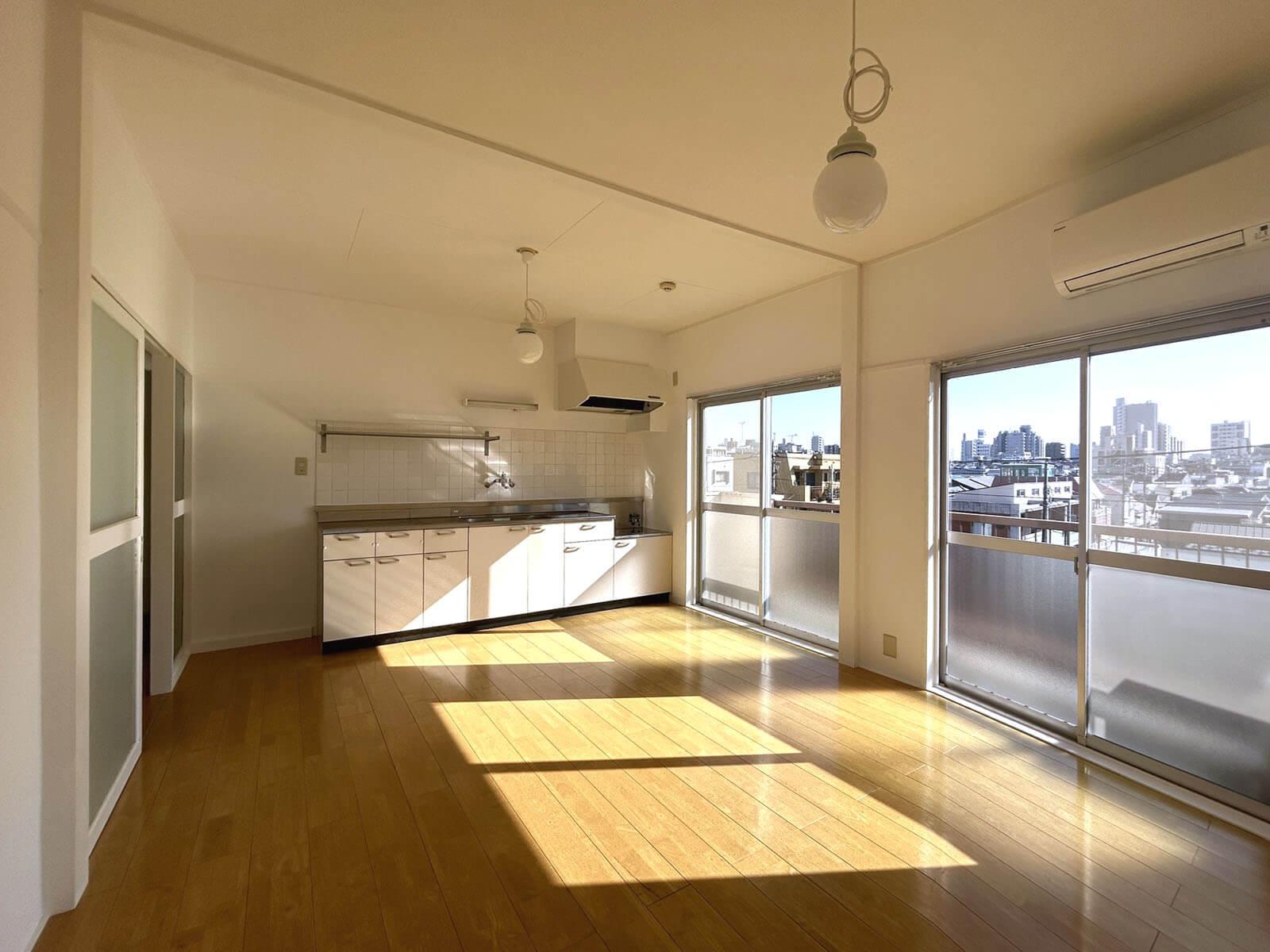 世田谷区駒沢の賃貸物件/空と対峙する感覚のリビングダイニング