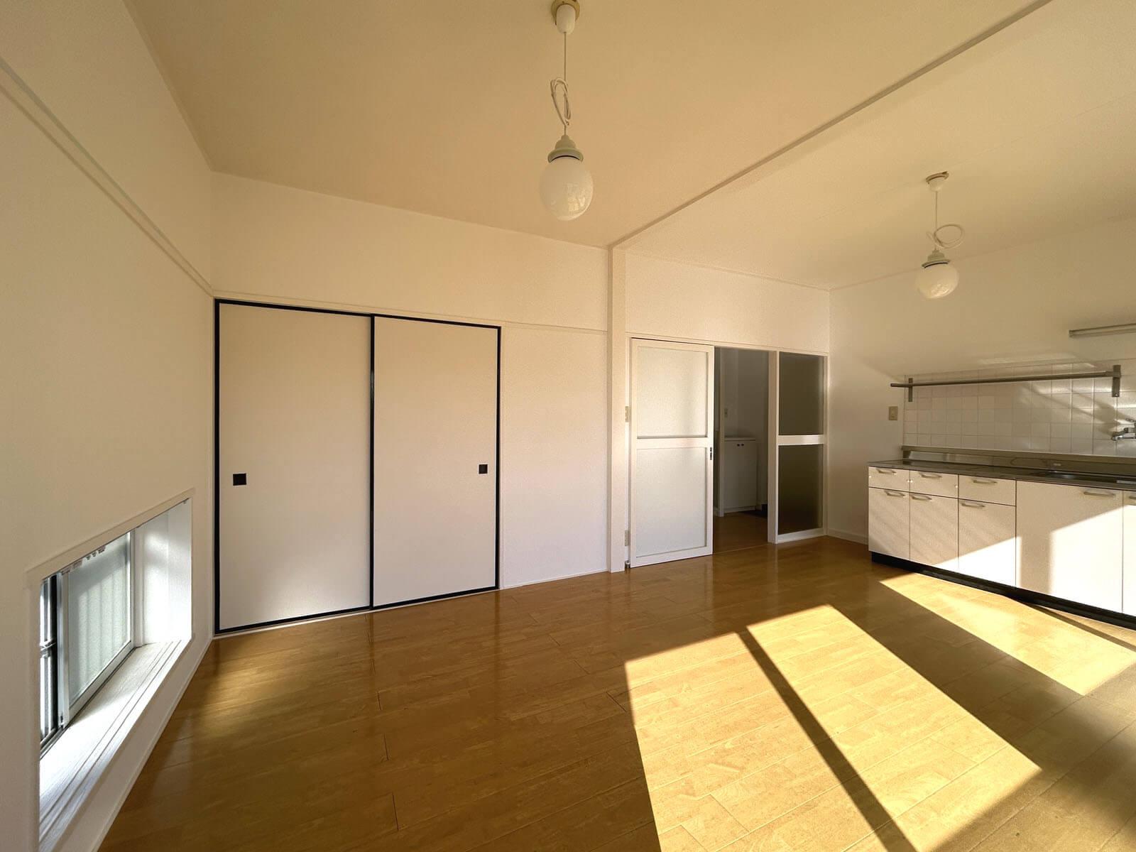 世田谷区駒沢の賃貸物件/1つめの押入はここ、右奥に玄関があります