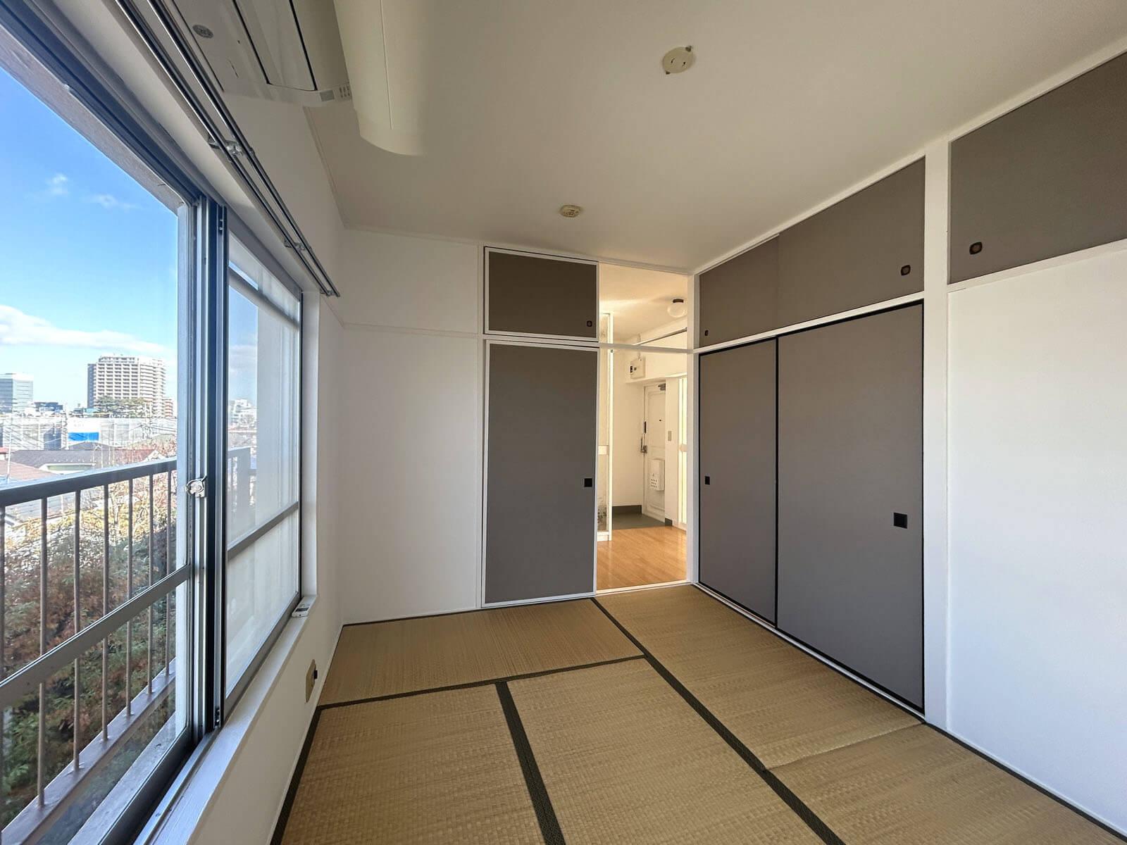 世田谷区駒沢の賃貸物件/レトロな配色にほっこり、2つめの押入と天袋もあります