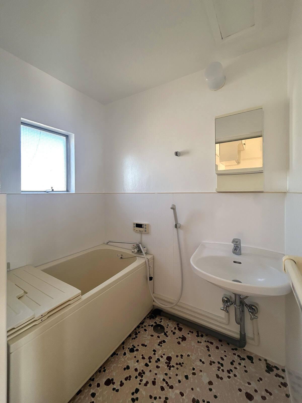 世田谷区駒沢の賃貸物件/玉石タイルがキュンとくる懐かしさ、追い焚きできます
