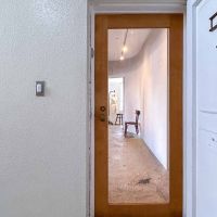 渋谷区恵比寿南の賃貸物件/オープン時は玄関扉は空けて、木製の框戸だけの状態に