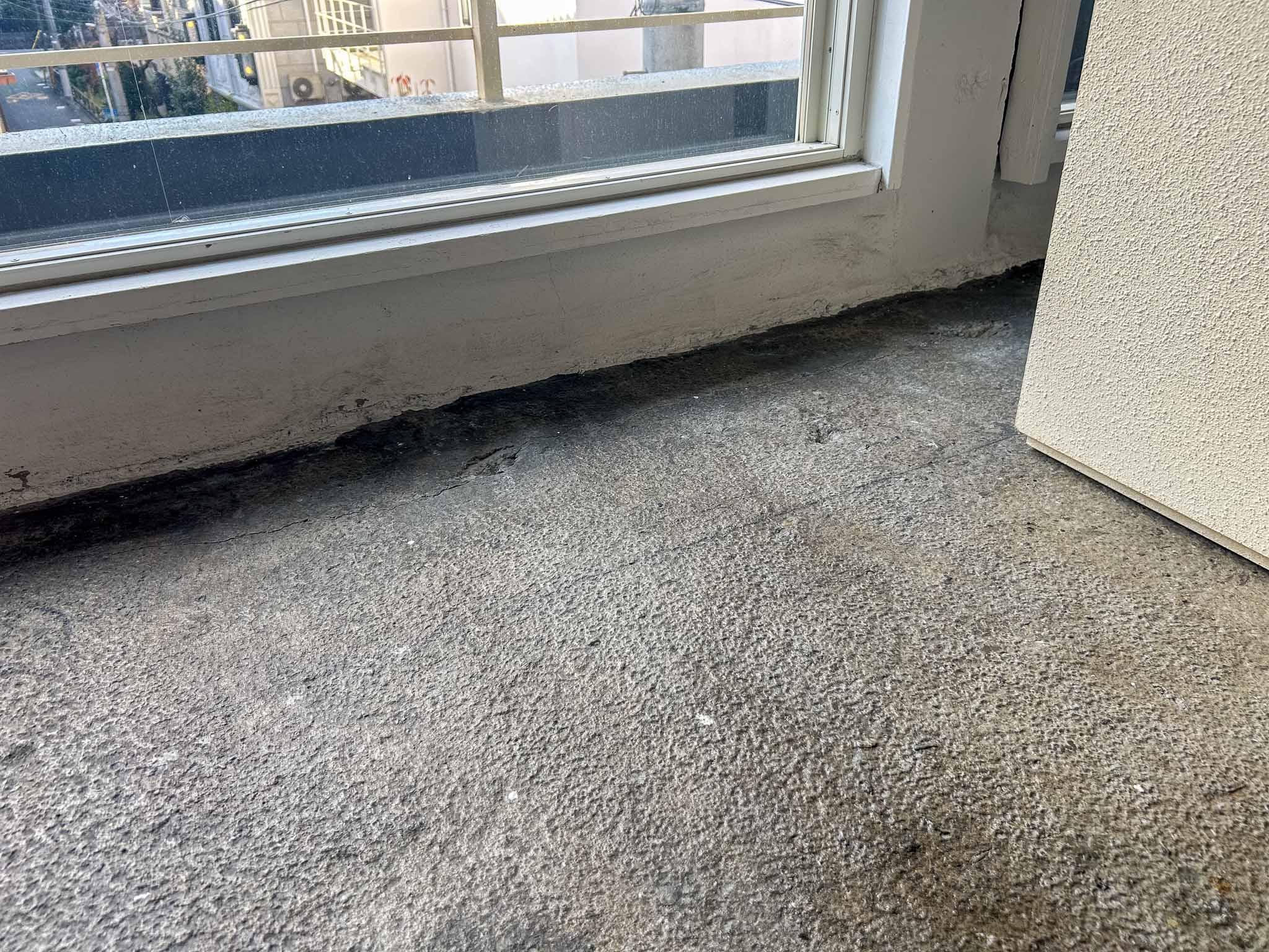 渋谷区恵比寿南の賃貸物件/コンクリートの凹凸をあえて残した、ラフな床