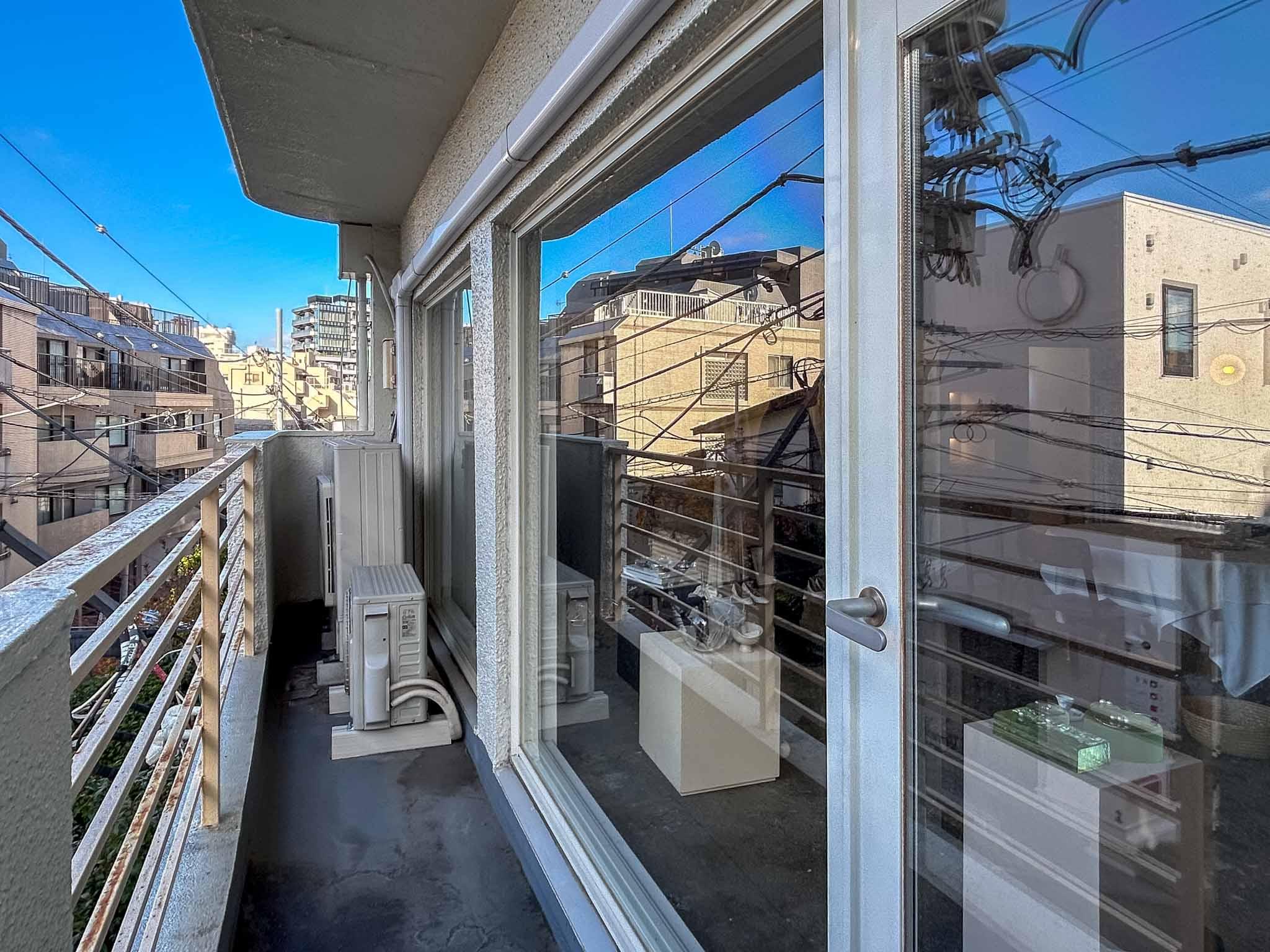 渋谷区恵比寿南の賃貸物件/ベランダ。窓が大きい！