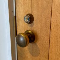 渋谷区恵比寿南の賃貸物件/建具は木製。レトロなノブもかわいい
