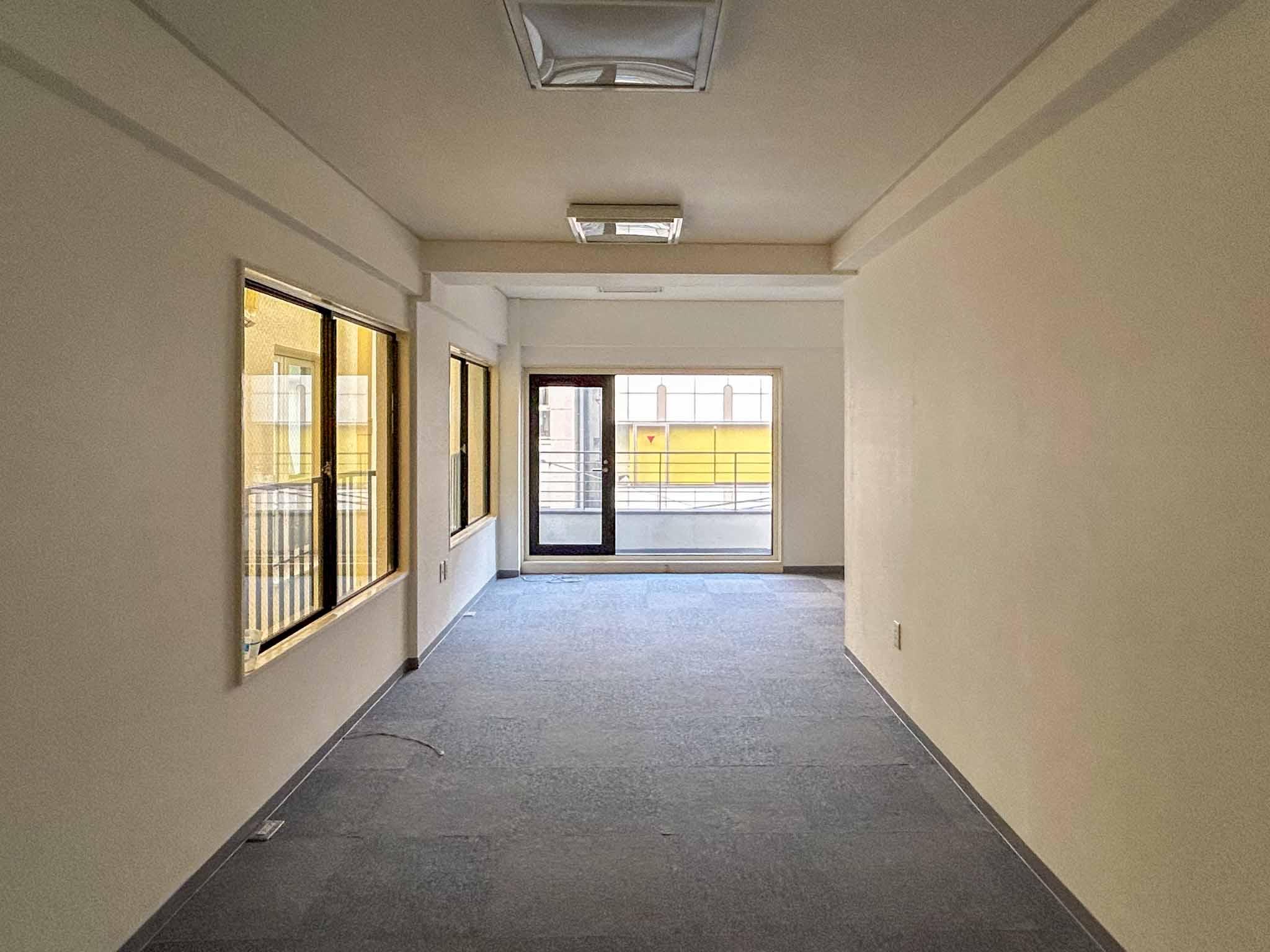 渋谷区千駄ヶ谷の賃貸物件/2階以上はタイルカーペット敷きの、オーソドックスなオフィス仕様