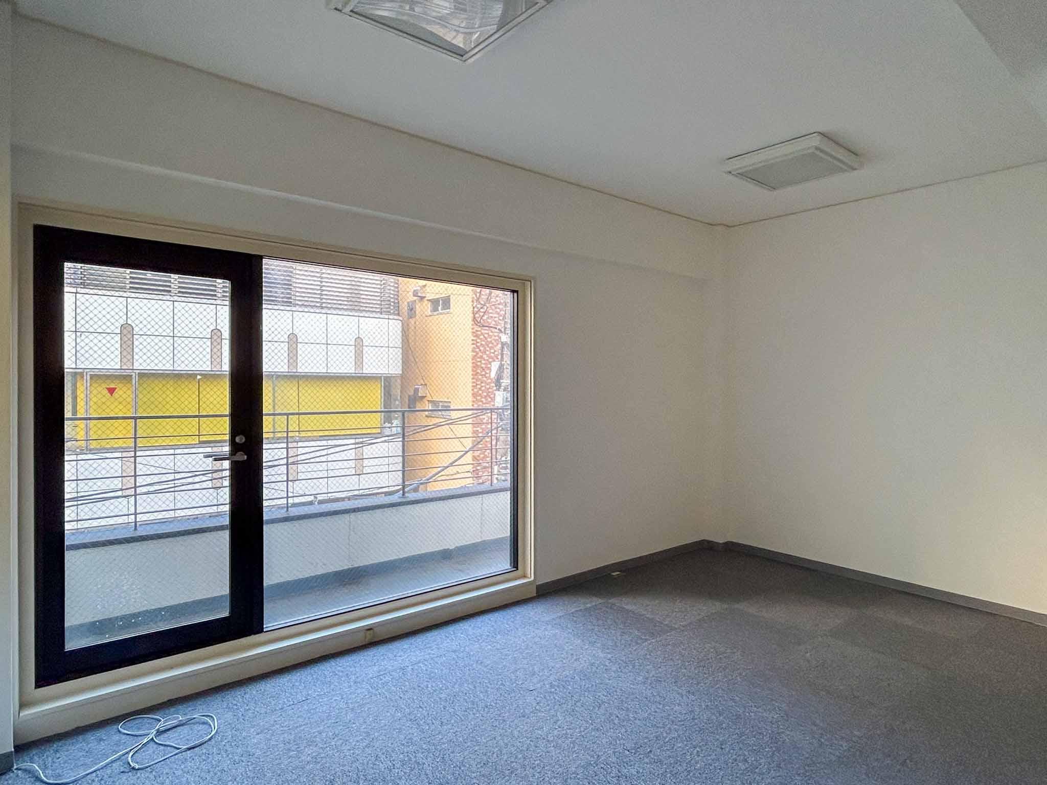 渋谷区千駄ヶ谷の賃貸物件/2階・3階：窓際のスペース