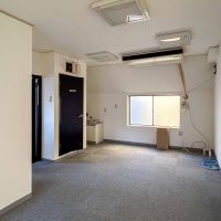 渋谷区千駄ヶ谷の賃貸物件/4階：北側をみる。それぞれの部屋にエアコンはついています