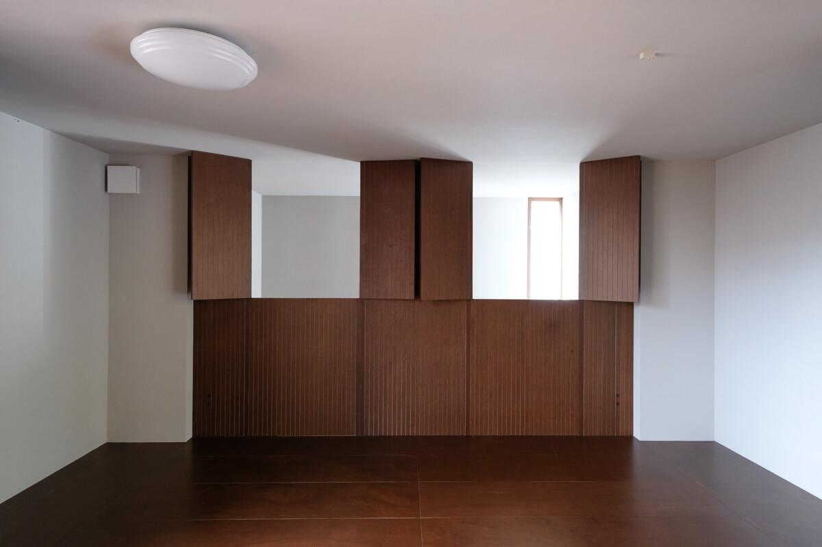 神奈川県横浜市港北区菊名の売買物件/2階南西側洋室：奥は吹き抜けにつながる