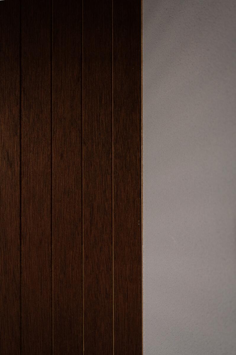 神奈川県横浜市港北区菊名の売買物件/建築家の開発した建具と壁の質感のディテール