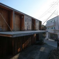 神奈川県横浜市港北区菊名の売買物件/印象的な庇兼駐車場屋根